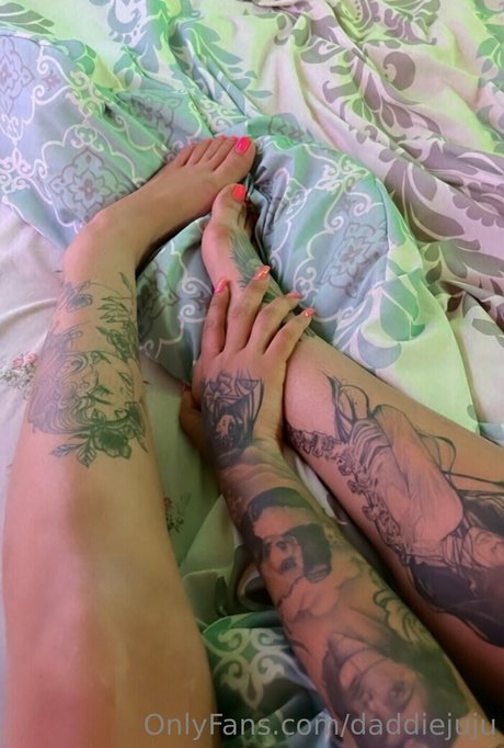 Daddiejuju porno nackte galerien