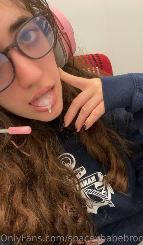 spaceybabebrooke schöne nackten bild