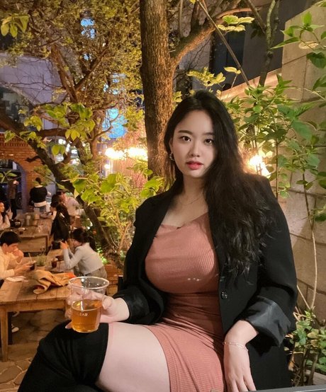 asiatisches teen solo onlyfans sexy exklusive fotos