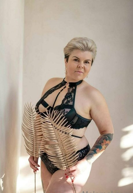 melo4free model nackt archiv