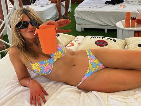 Va Sntina model porno galerien