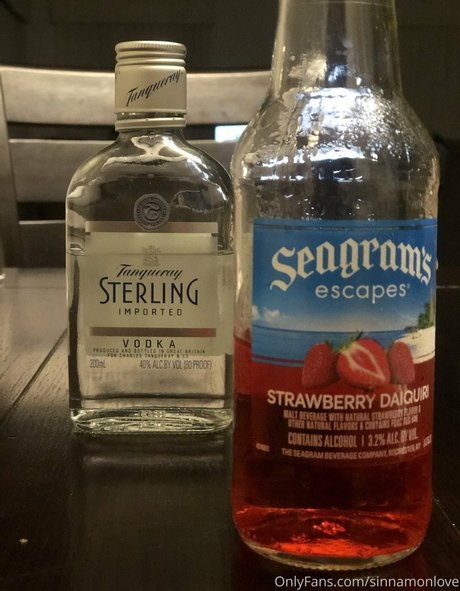 Sinnamon Love pornographische pornostar fotos