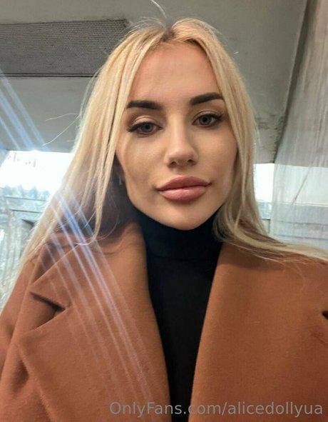 alicedollyua top sexy bild