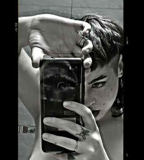 hitetas hübsche nacktheit foto