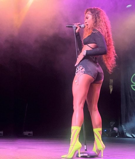 Jilly Anais kostenlose pornographische bilder