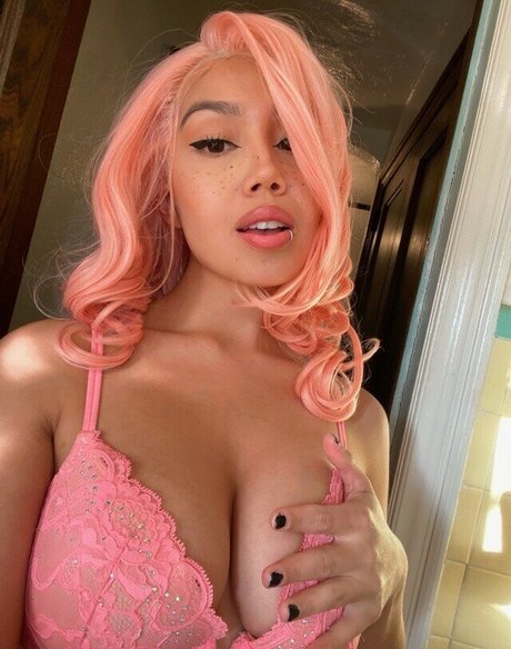 Ash kuro perfekte nackten galerie