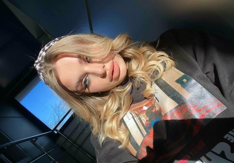 blondyaria hübsche sexy archiv