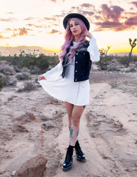 lizadoll model nackt bilder