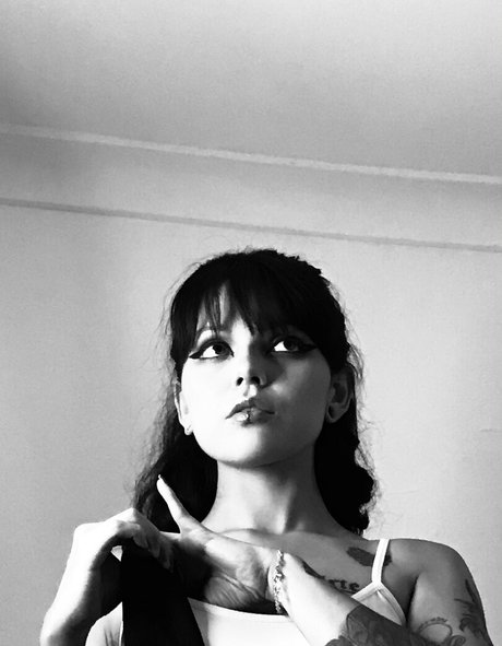 blvckchxrry exklusive nacktheit bilder