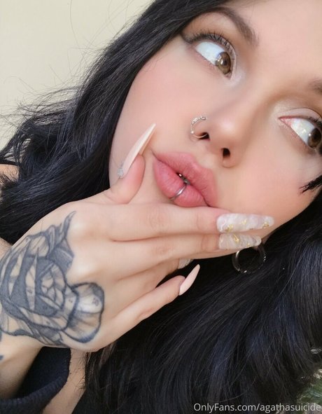 blvckchxrry top akt foto