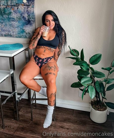 Demoncakes nacktheit akt foto