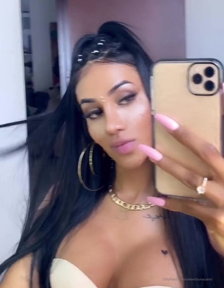 Laura Saenz erotische heiße galerien