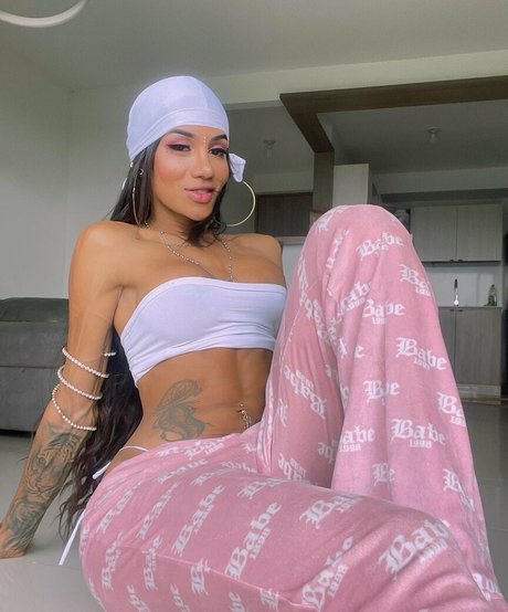 Laura Saenz kostenlose nackten galerien