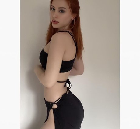 Aysennyuksel sexy kunst galerien