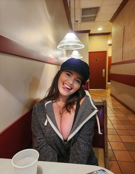 vollbusige ebenholz-onlyfans erwachsene porno bild