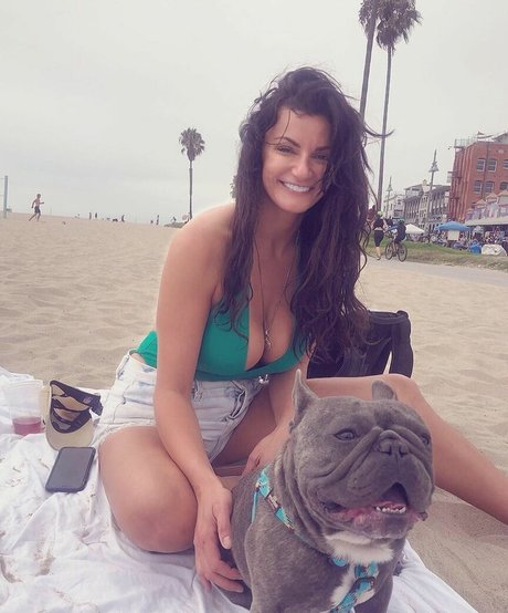 Becky Bandini model sex bild