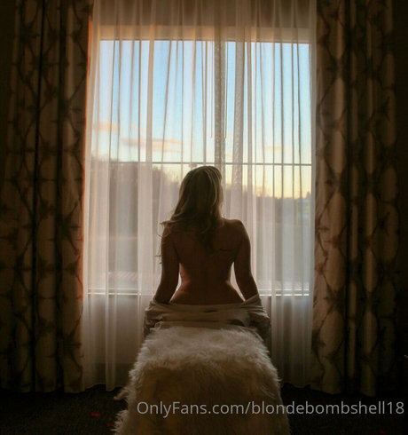 blondebombshell18 pornostar perfekte bild