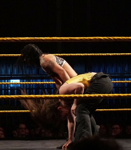 Nikki Cross schauspielerin heiße galerie