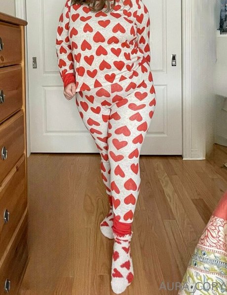 auracory xxx nackten bild