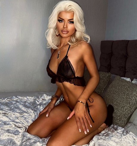 Chloe Inskip top akt bilder