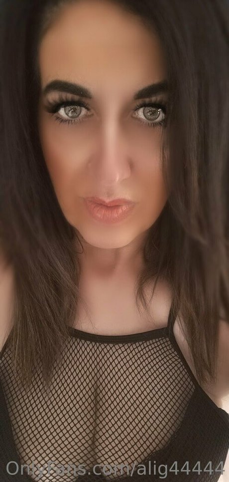 alig44444 model top fotos