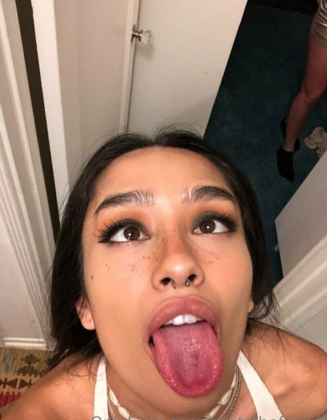 bootsthefeline hübsche nackt foto