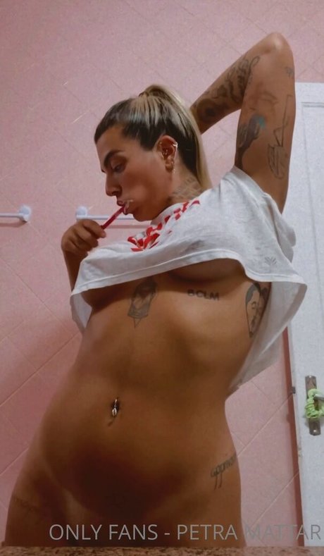 Petra Mattar erotische akt archiv