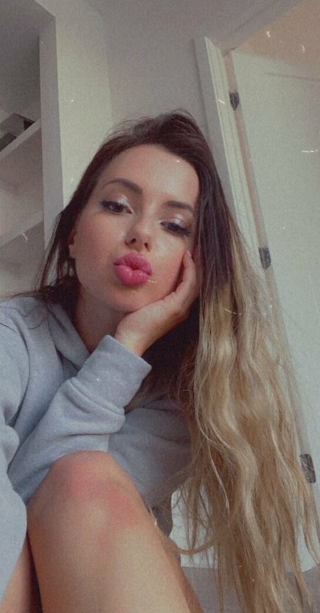 mollina rae nackt schöne bilder