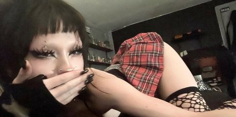 Aniyah heiße nackte bilder