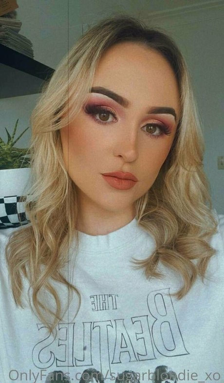 große titten nackt onlyfans top akt bild