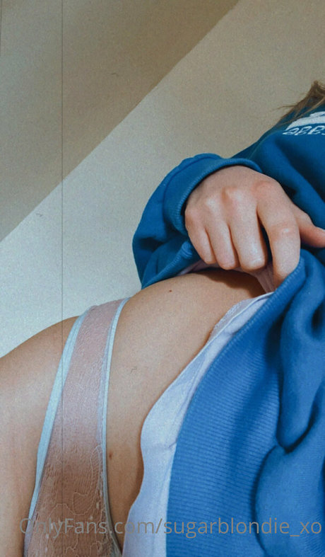 sugarblondie xo pornostar akt bild