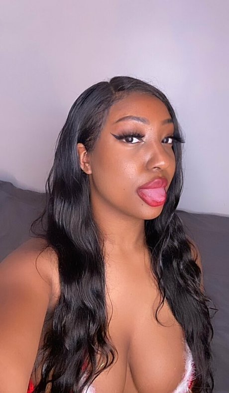 vollbusige ebenholz-onlyfans exklusive akt foto