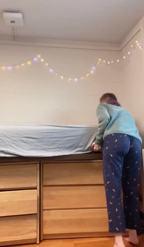 Howdyhowdyyall1 model nacktheit bild