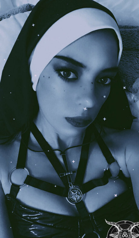 astarothluciferam model nackte fotos