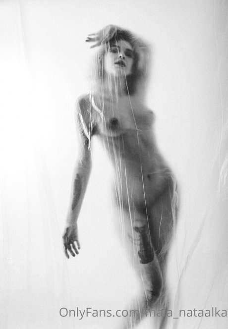 mala nataalka schauspielerin kunst fotos