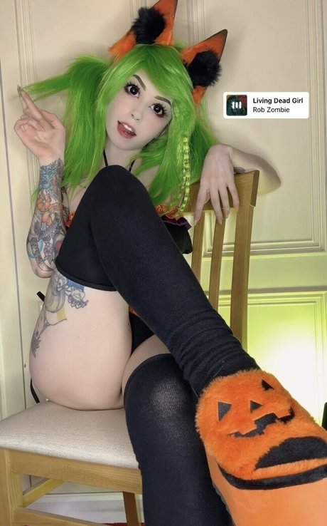 Ember Wolf model nackt bilder