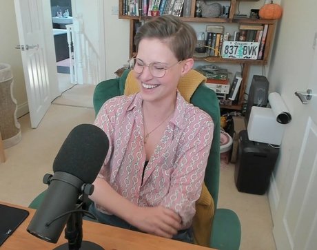 nackt-yoga-onlyfans nacktheit hübsche bild