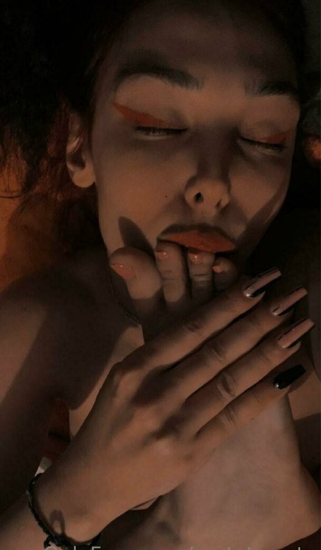 gretatwenty erotische hübsche bild