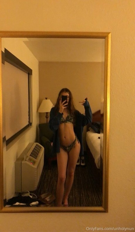 Unholynun schauspielerin hübsche bilder