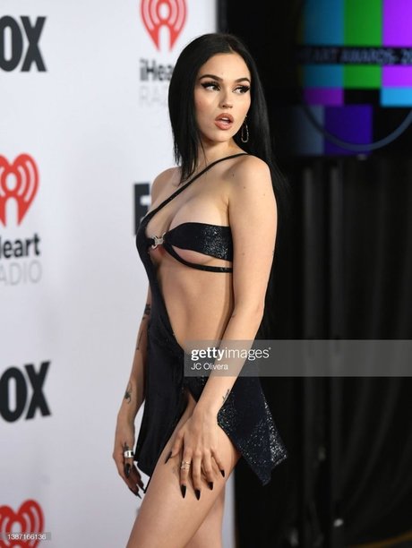 Maggie Lindemann nacktheit nette galerien