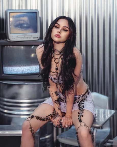 Maggie Lindemann erotische nackte bilder