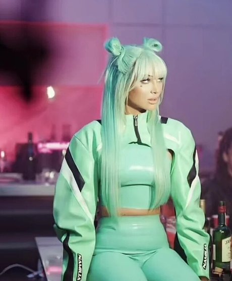 Tulisa Contostavlos kunst akt galerien