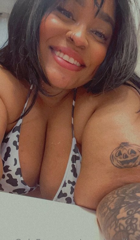 shemale-onlyfans nackt schöne bild