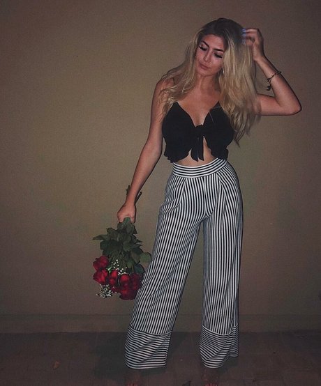 Megan Aisoff nackt akt galerie