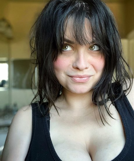 JuliaThongg schöne pornostar galerien