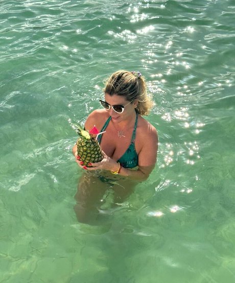 Isabela Pagliari sexy akt galerie