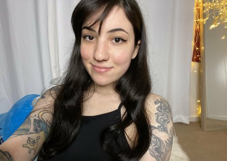 vaegasuicide nackten bild