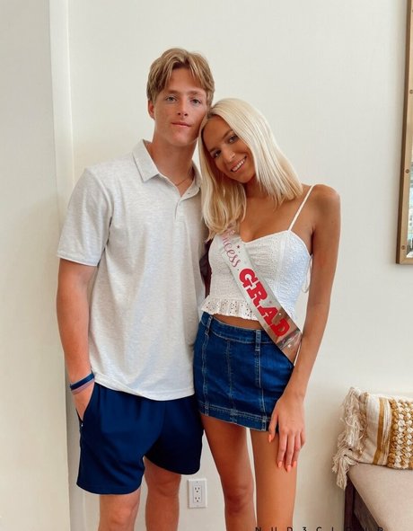 Madison Horacek kunst xxx galerie