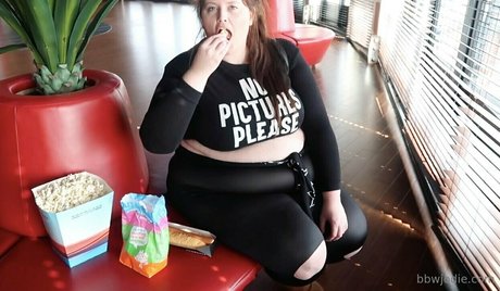 joi milf onlyfans nacktheit pornographische fotos