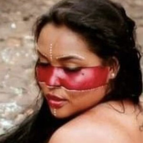 Pricila Pinap model akt bild